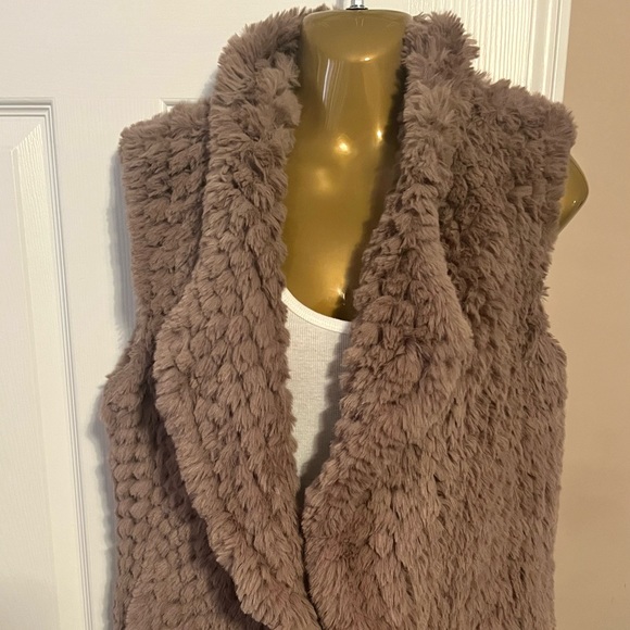 Saks Fifth Avenue Tan Faux Fur vest - Picture 1 of 2